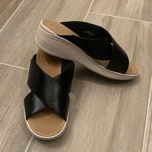 Easy Spirit Black and Tan Wedge Sandals SZ 9.5
